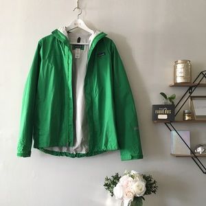 Patagonia | green torrentshell raincoat jacket